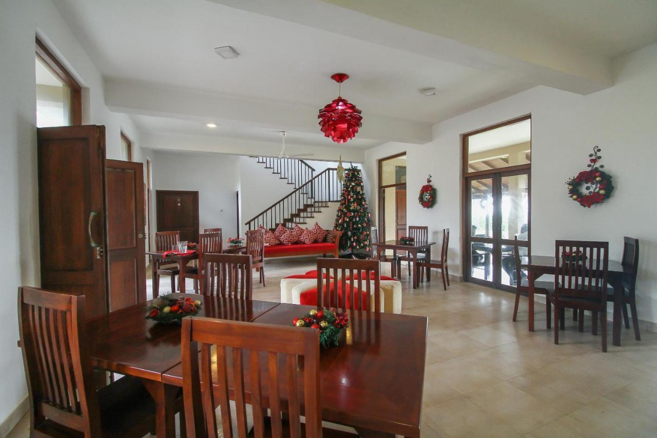 Maresia Beach Villa Wadduwa Extérieur photo